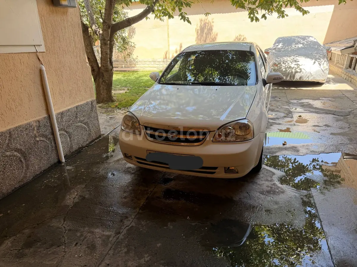 Chevrolet Lacetti,  1 позиция Газ-бензин