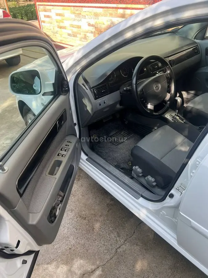 Chevrolet Gentra,  3 позиция