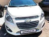 Молочный цвет Chevrolet Spark, 4 позиция 2017 года, КПП Автомат, в Фергана за 5 600 y.e. id7304166