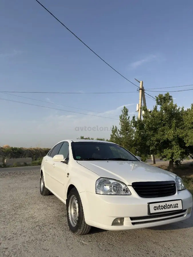 Chevrolet Lacetti,  1 позиция Газ-бензин