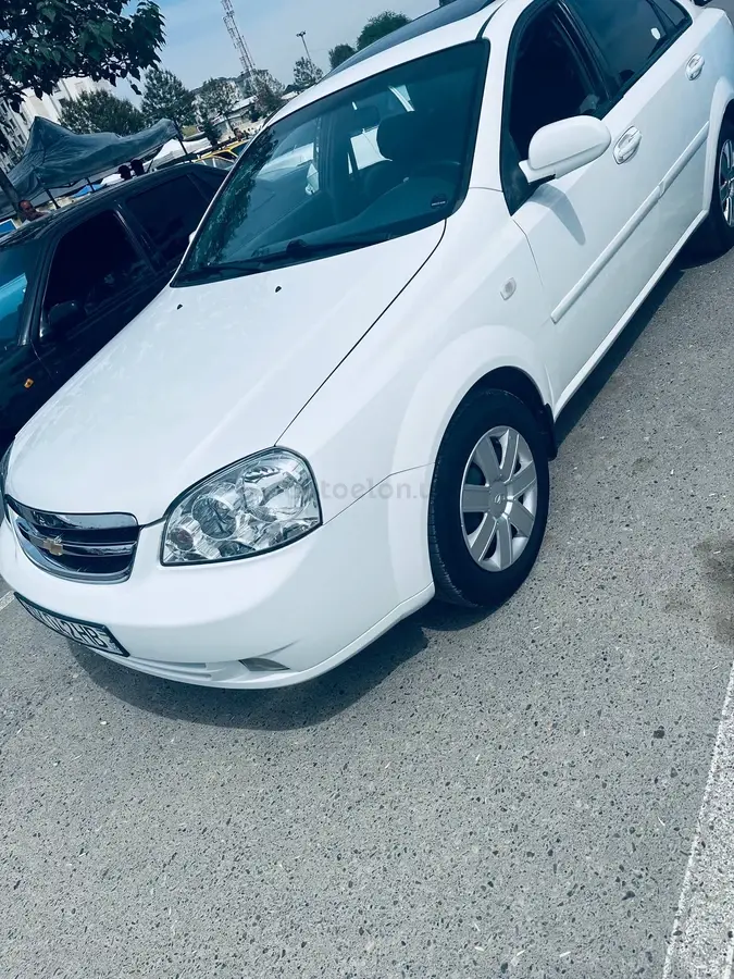 Chevrolet Lacetti,  1 позиция Газ-бензин