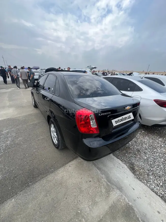 Chevrolet Gentra,  3 позиция