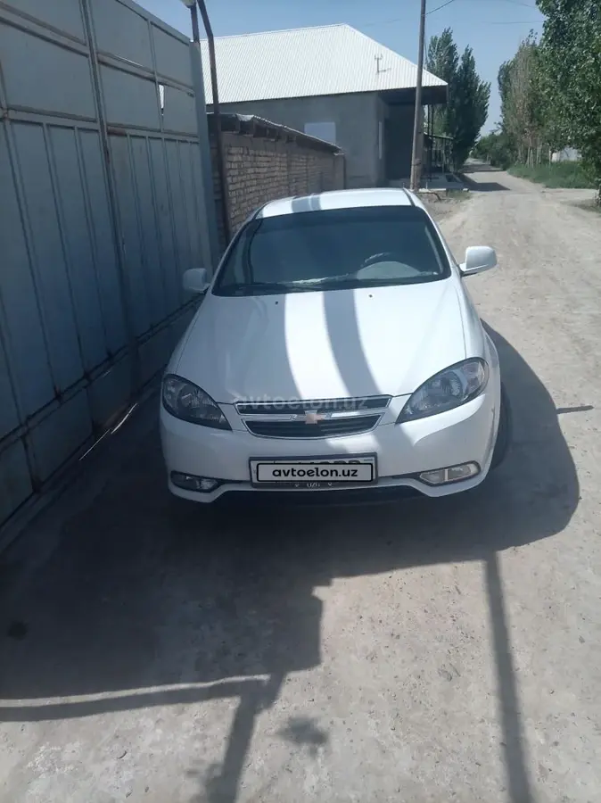 Chevrolet Gentra,  1 позиция Газ-бензин