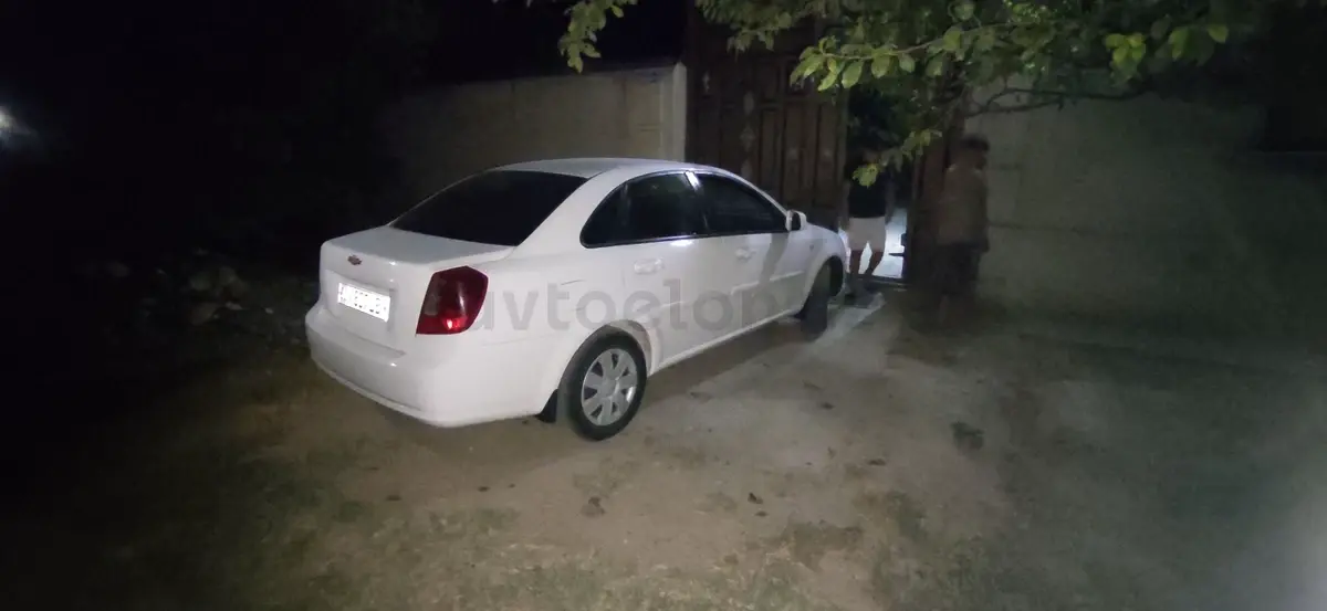 Chevrolet Gentra,  1 позиция Газ-бензин