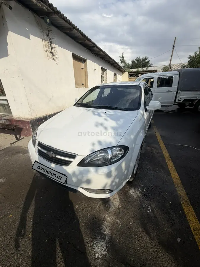 Chevrolet Gentra,  1 позиция Газ-бензин