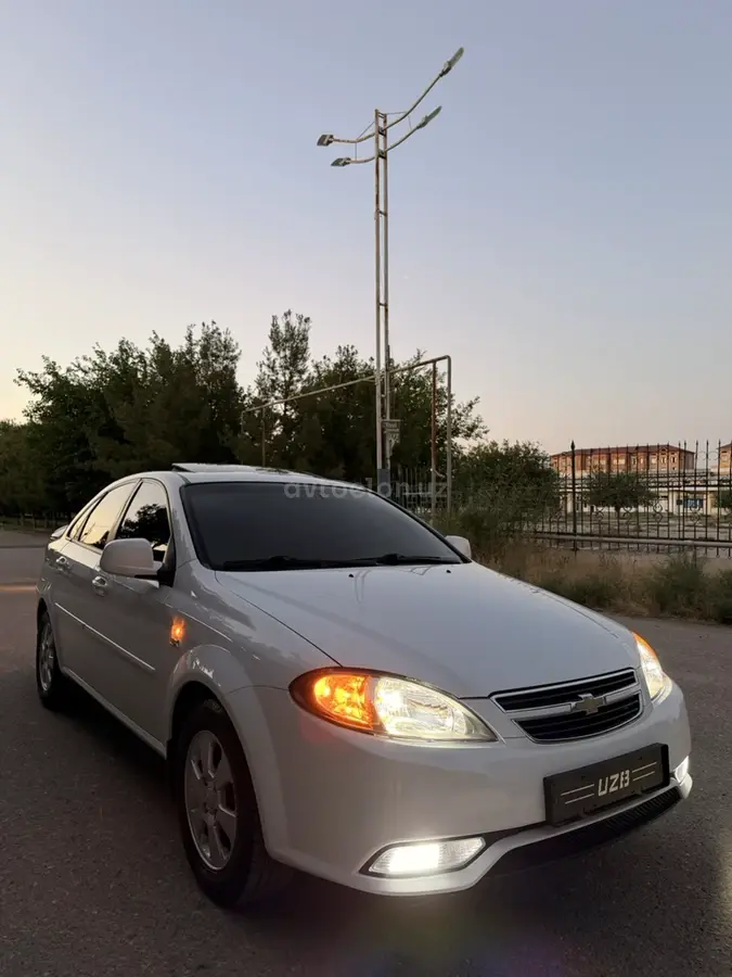 Chevrolet Gentra,  3 позиция