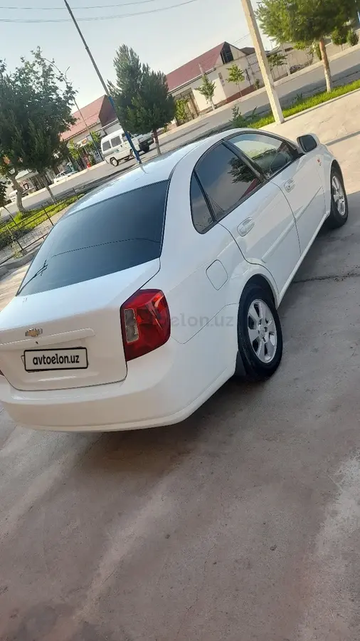 Chevrolet Gentra,  3 позиция