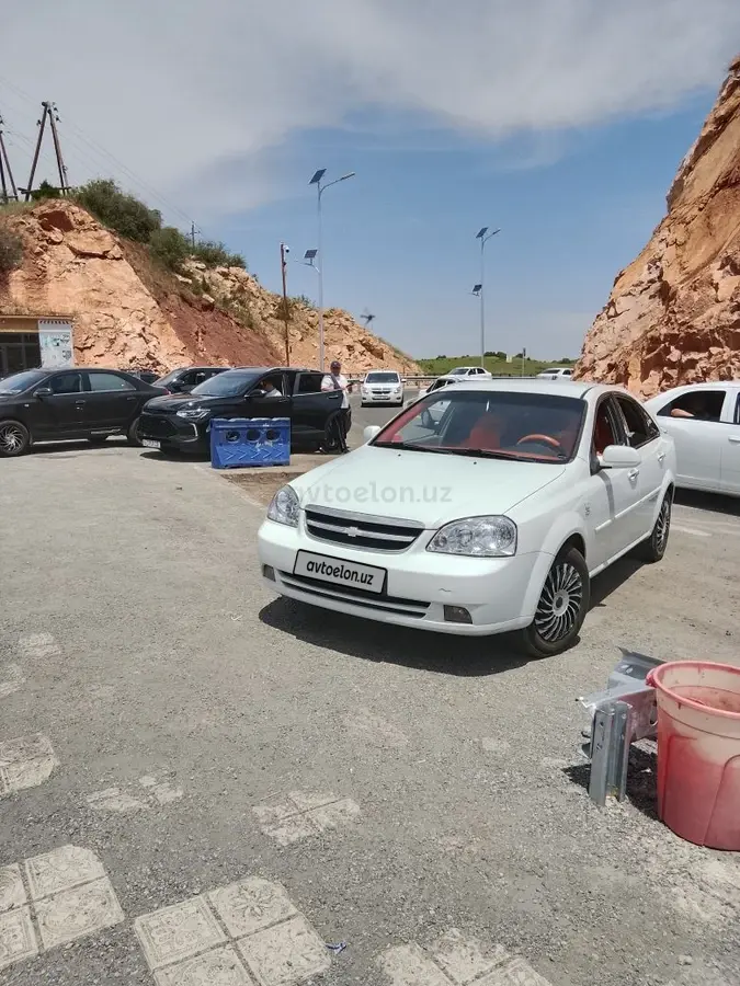 Chevrolet Lacetti,  1 позиция Газ-бензин