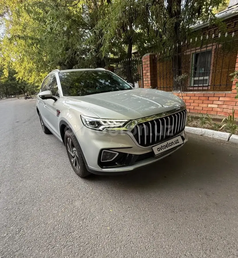Hongqi HS5