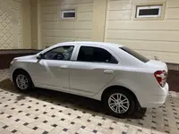Белый Chevrolet Cobalt, 1 позиция 2023 года, КПП Автомат, в Ташкент за 10 800 y.e. id7273080