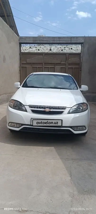 Chevrolet Gentra,  1 позиция Газ-бензин