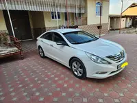 Белый Hyundai Sonata 2010 года, КПП Автомат, в Андижан за 11 000 y.e. id7522457