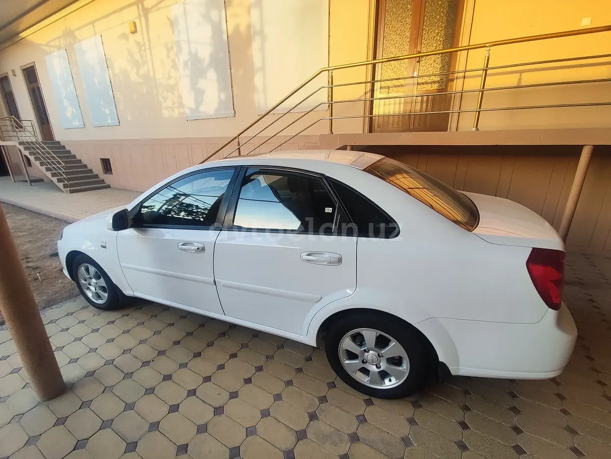 Chevrolet Gentra,  3 позиция