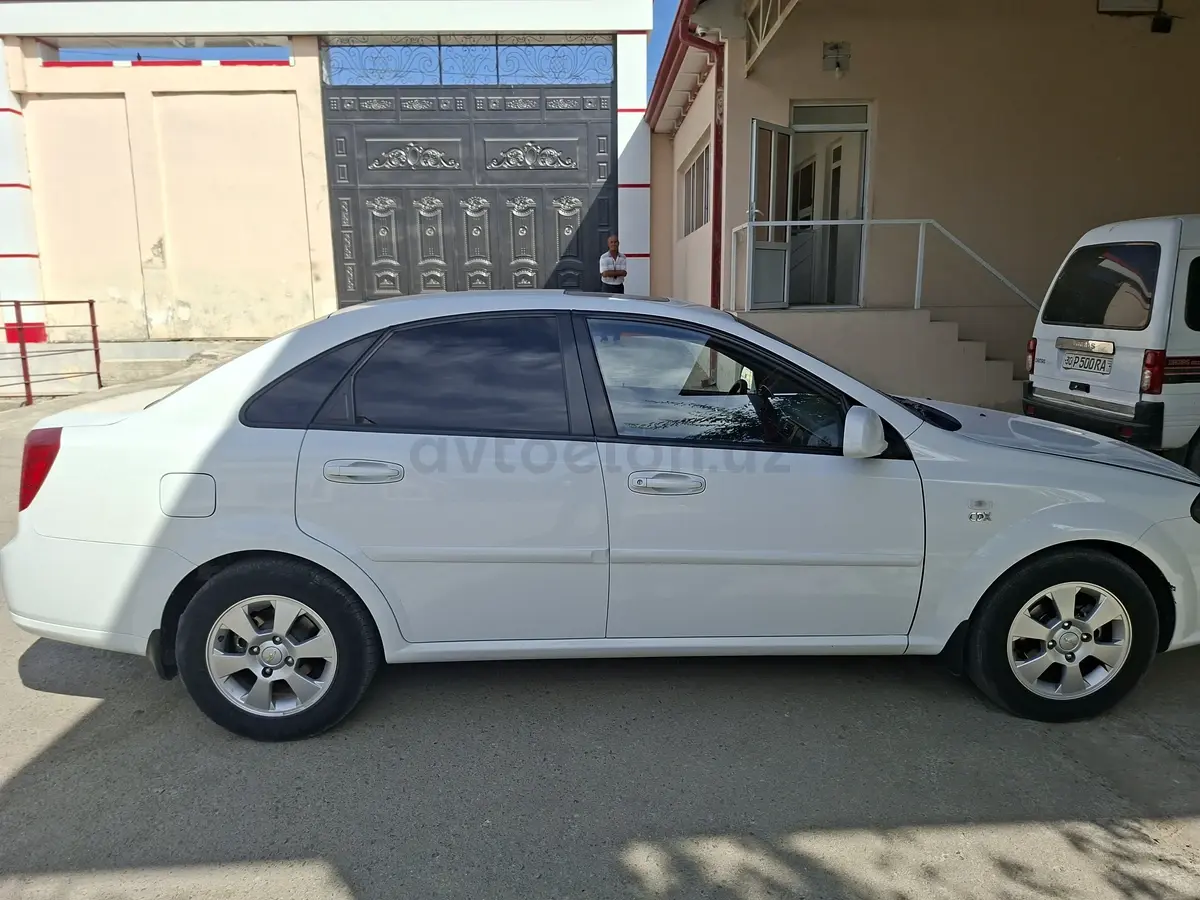 Chevrolet Gentra,  3 позиция