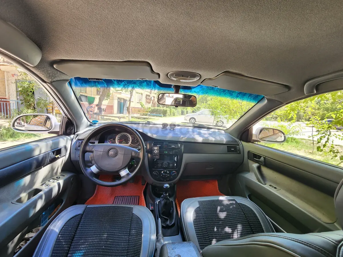 Chevrolet Lacetti,  1 позиция Газ-бензин