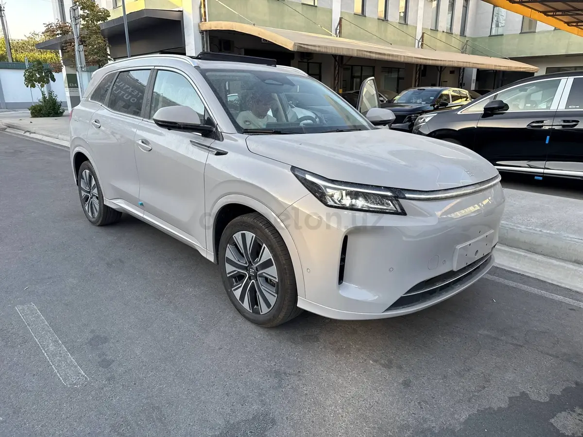 Dong Feng Fengon E5