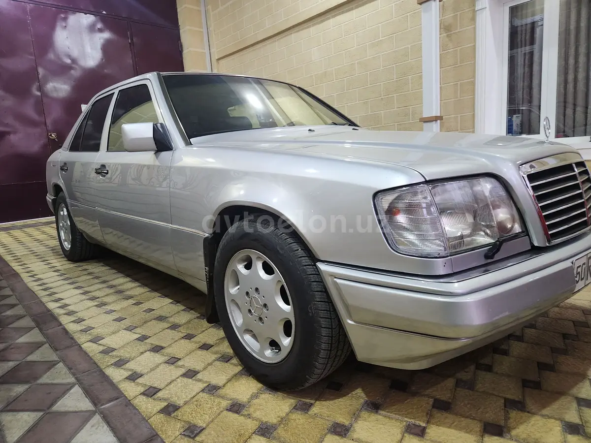 Mercedes-Benz E 220