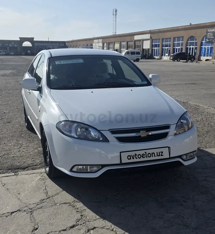 Chevrolet Gentra,  1 позиция Газ-бензин