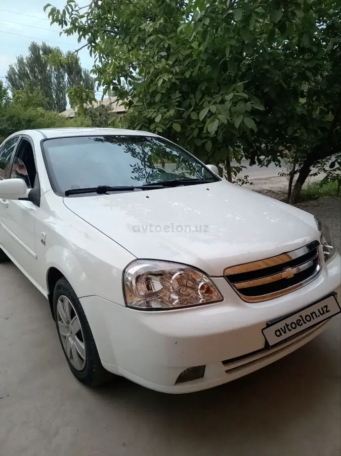 Chevrolet Lacetti,  1 позиция Газ-бензин