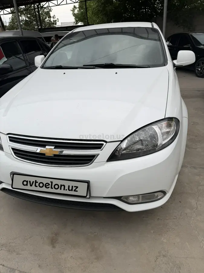 Chevrolet Lacetti,  1 позиция Газ-бензин